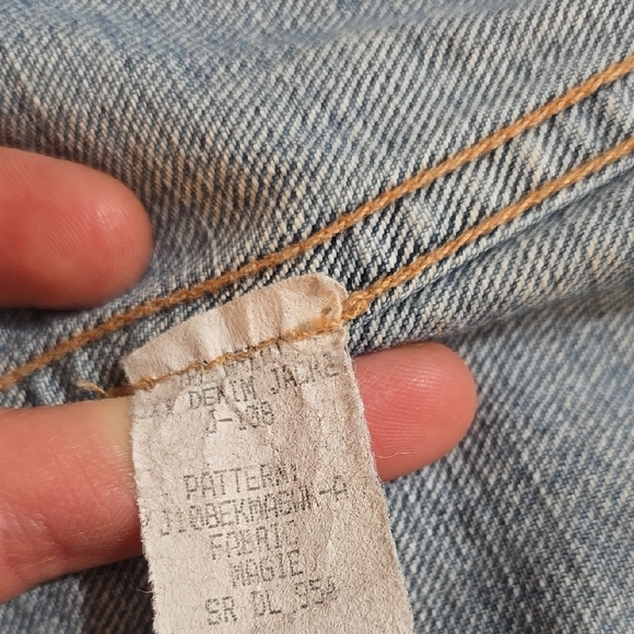 Classic Blue Denim Jacket With Triangle Design On Back - Picture 2 of 8